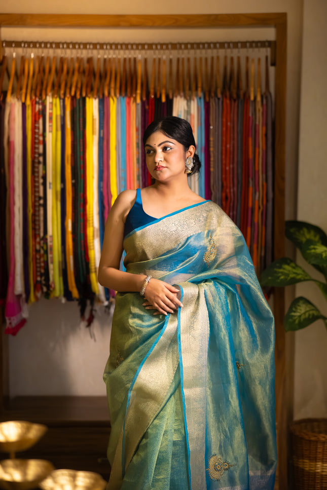 Crushed tissue saree