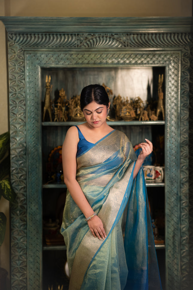 Crushed tissue saree