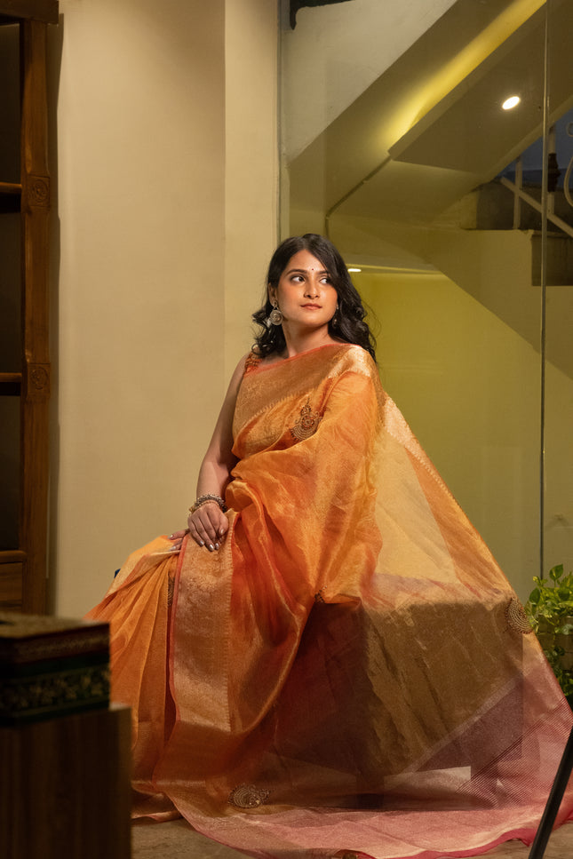 Crushed tissue saree