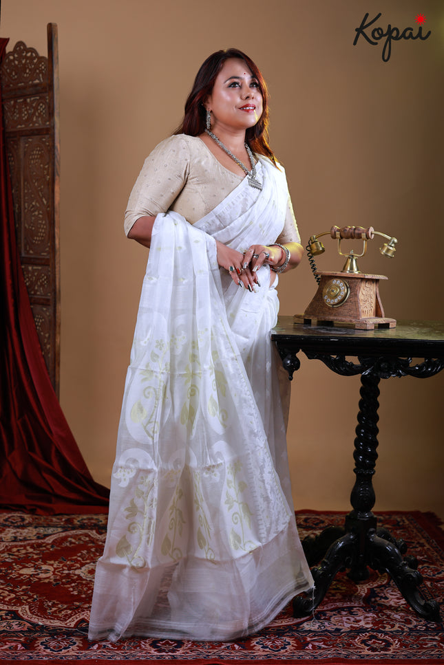 Dhakai jamdani soft white saree